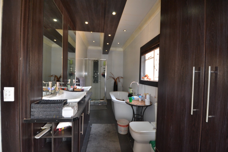 4 Bedroom Property for Sale in Hennenman Free State
